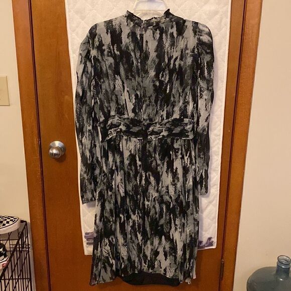 Sheer snake skin flirty dress - Picture 3 of 6